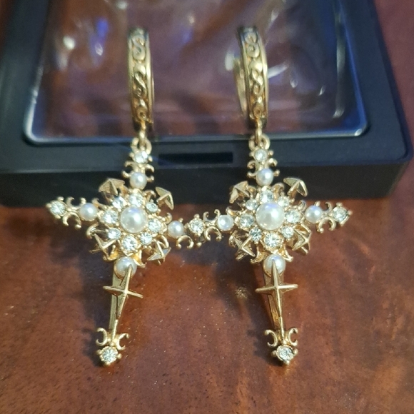 Elegant Gold Cross Dangle Earrings Vintage Style - Picture 1 of 5